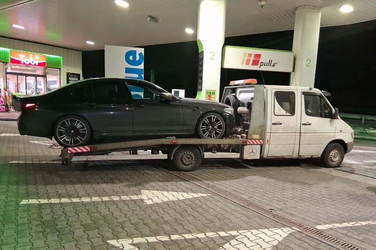 Евакуатор AvtoHelp — робота 16